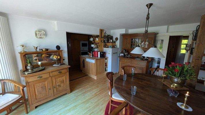 Esszimmer und Küche