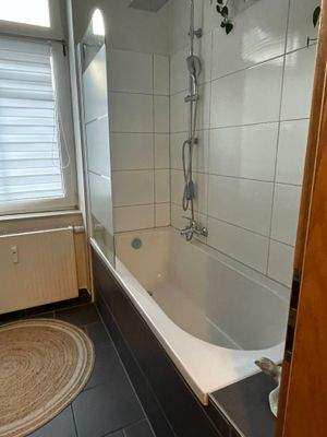 Badezimmer mit Badewanne