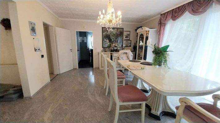 Esszimmer mit Blick zur Küche