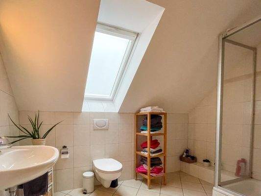 Bad mit Dusche auf der 2. Ebene