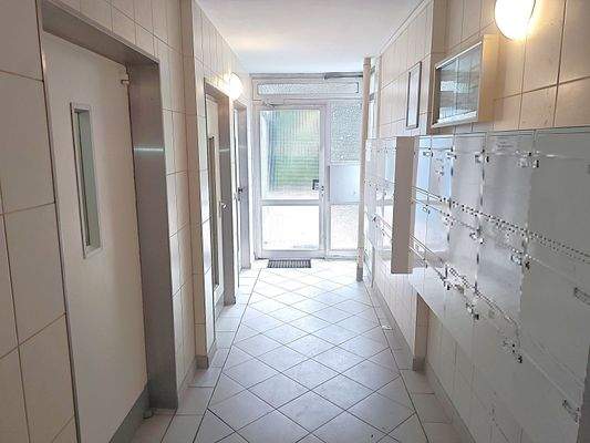 9037KC-05 Hauseingangsbereich