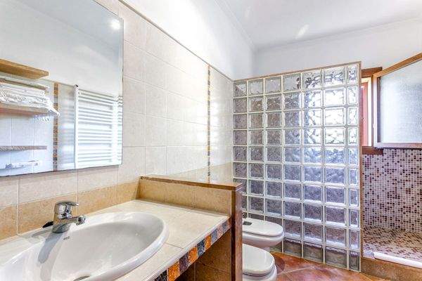 Zweites Badezimmer mit Dusche