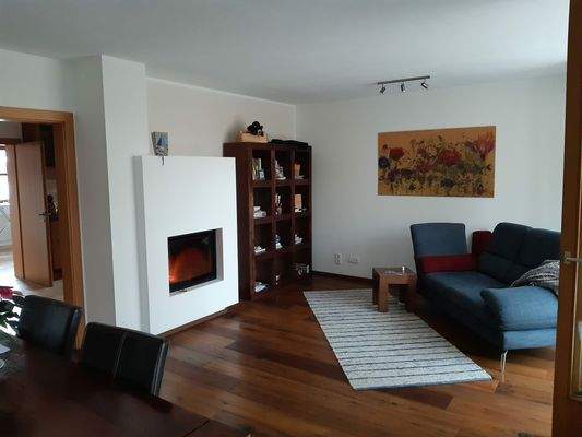 Wohnzimmer mit Kamin