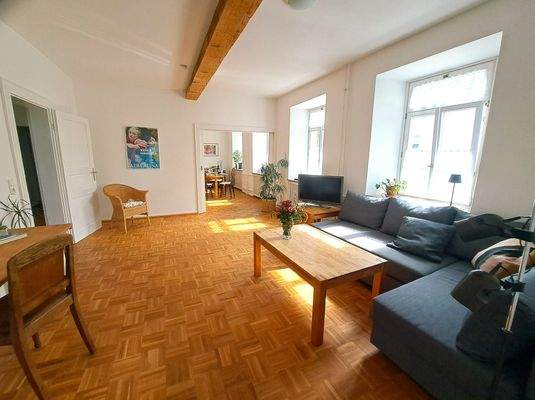 EG großzügiger Wohn-/Essbereichmit Parkett