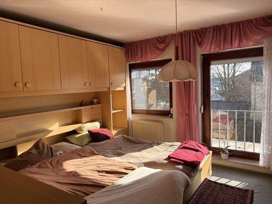 geräumiges Schlafzimmer