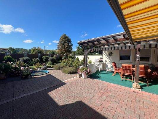 Ansicht Terrasse und Garten