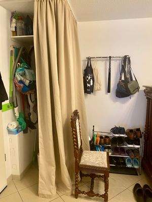 Garderobe mit Abstellbereich