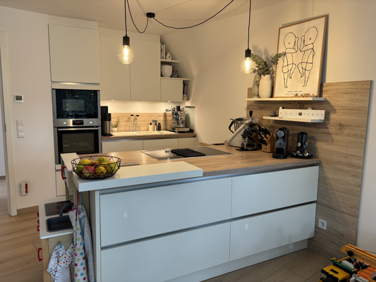 Küche mit Einbauküche
