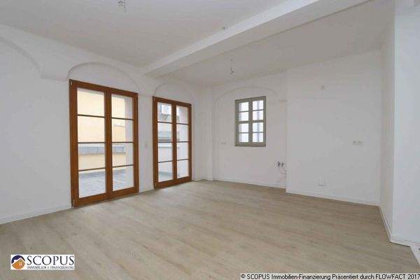 Küche mit Zugang zur Dachterrasse