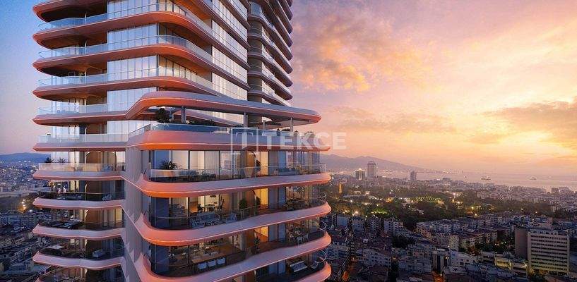 Apartments in a Sea-View Complex with Security in İzmir Konak