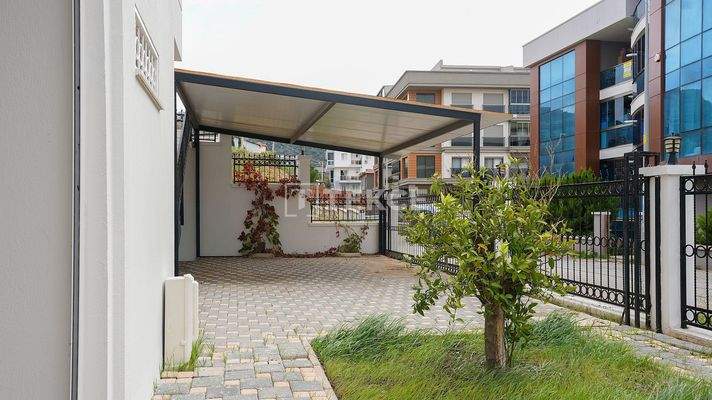 Spacious Villa with City View and a Garden in İzmir