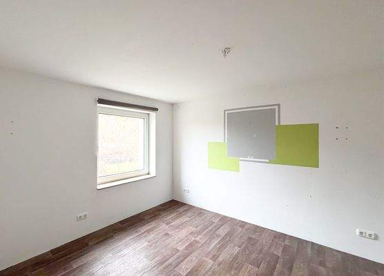 ...nebenan Arbeits-oder Gästezimmer