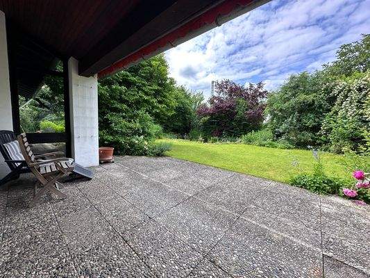 Überdachter Freisitz EG