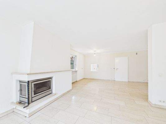 Wohn-Esszimmer mit Kamin