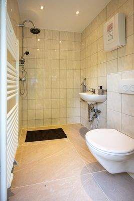 Garage: Bad mit Dusche
