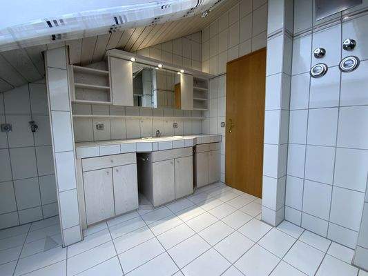 Bad mit Waschmaschinenplatz