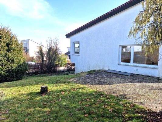 Hausansicht mit Terrasse