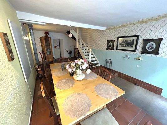 gut zu gehende Holztreppen zum 1.OG u. 2. OG 