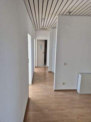 Durchgang zu den einzelnen Räumen.jpg