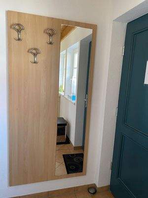 Eingangstür und Garderobe