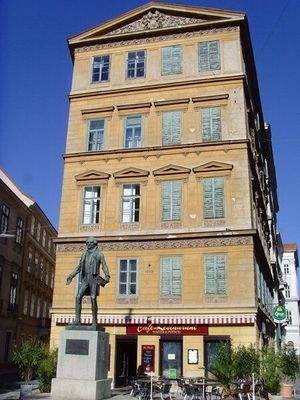 bei Nestroydenkmal (ist nicht der Nestroyplatz!)