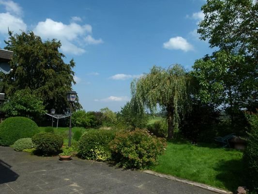 ...mit Blick in den Garten