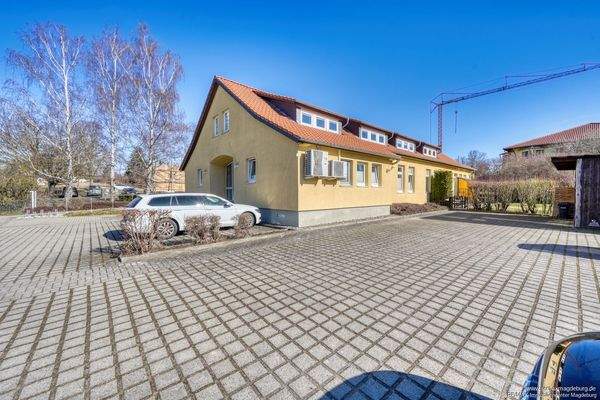 Grundstück - Parkplätze