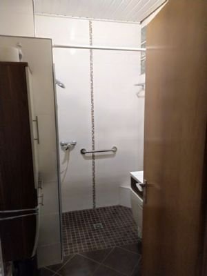 Neue Dusche im EG