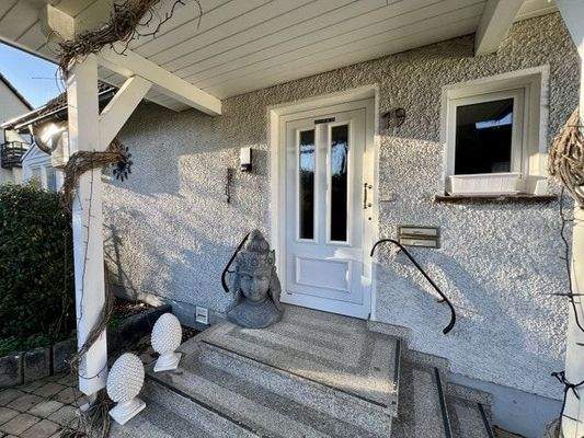 Überdachter Eingangsbereich