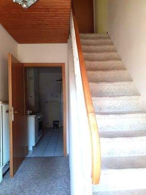 Eingangsflur mit Treppe ins OG