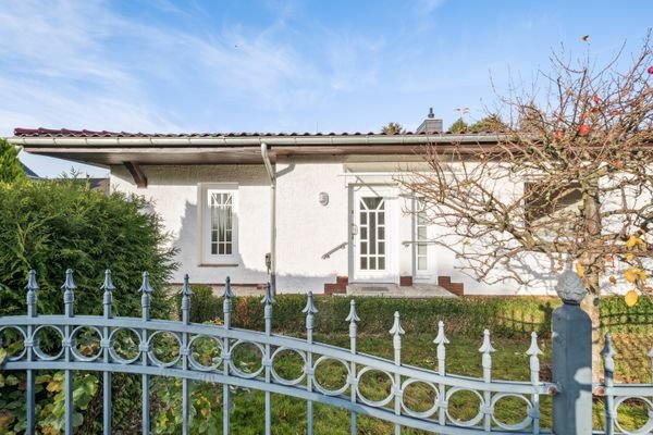 BUNGALOW IN FAMILIÄRER TEGELER SIEDLUNG