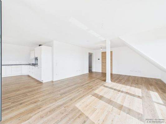 Wohn-/ Esszimmer & Küche