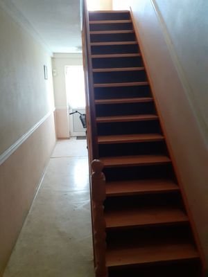 NTS 8 Flur Hofseite und Treppe.jpg