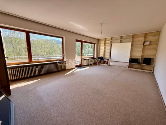 großes lichtdurchflutetes Wohnzimmer EG