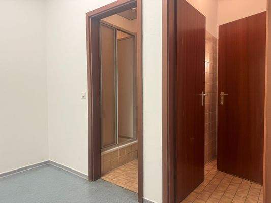 Sanitäreinheiten und Duschen