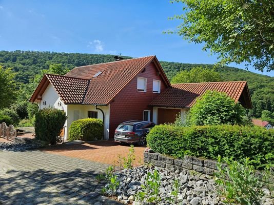 Ansicht mit Carport