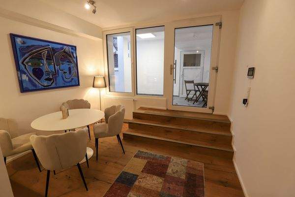 Essbereich mit Blick zum Eingang