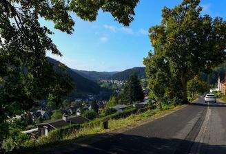Herrliche Ortsrandlage oberhalb des Ilmtals