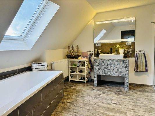 Tageslichtkomfortbad (Haupthaus DG)