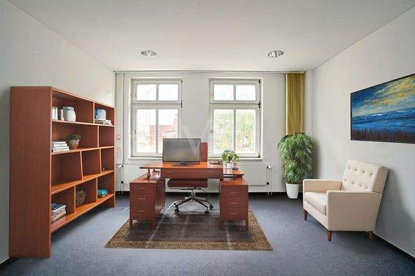 Büro 2 digital möbliert