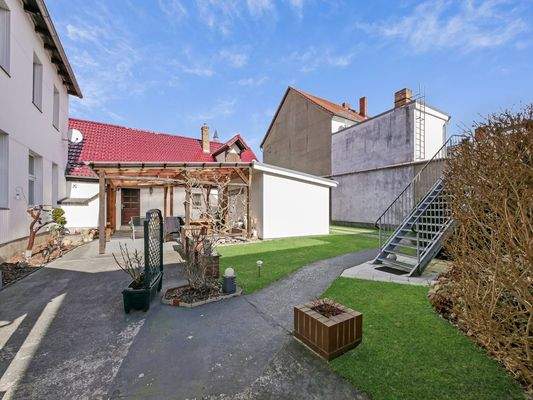 Innenhof 1 (Vorderhaus-Terrasse)