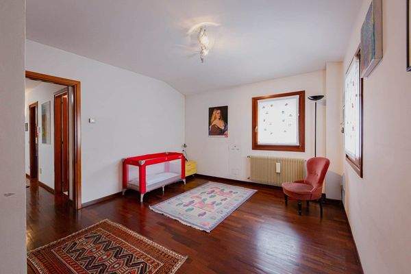 Eckhaus in Udine in der Via Grazzano