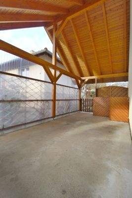 Carport mit Mülltonnenplatz.JPG