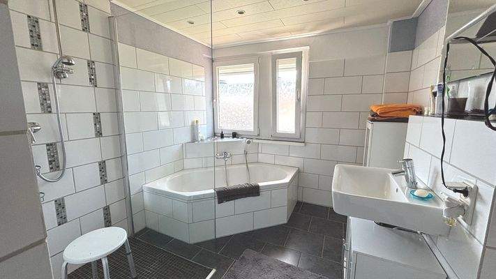 Badezimmer Ansicht 1