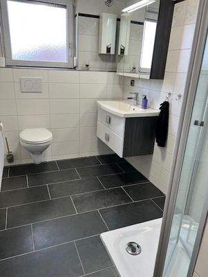 Duschbad mit bodenebener Dusche