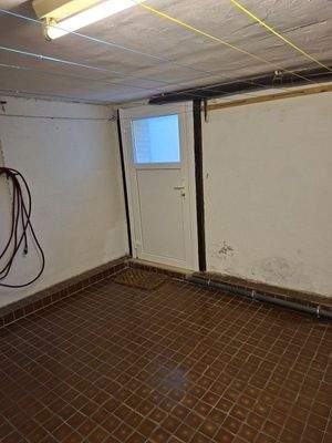 Waschküche mit Kelleraußentreppe