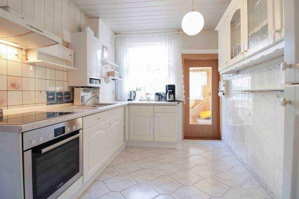 Küche mit Einbauküche EG