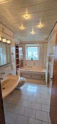 Bad mit Handtuchhalter