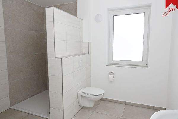 Badezimmer mit Dusche