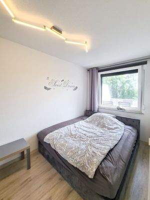 Geräumiges Schlafzimmer 